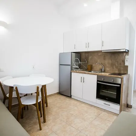 E & E Villa *